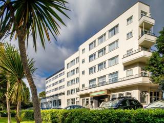 images/Hotels/Queens/queens-hotel-a-exterior.jpg